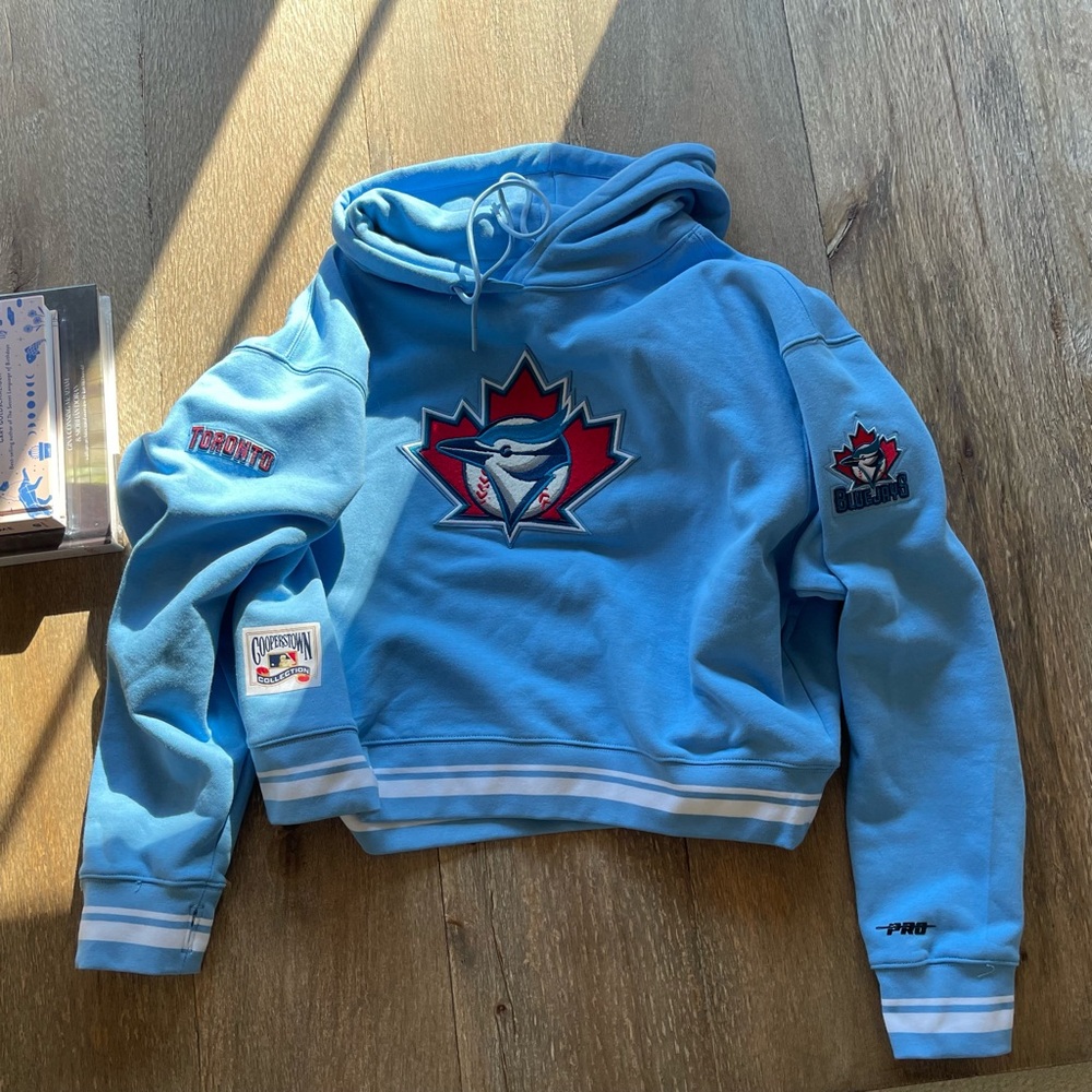NWT - MLB TORONTO BLUE JAYS RETRO CLASSIC WOMEN'S RIB CROPPED PO HOODIE